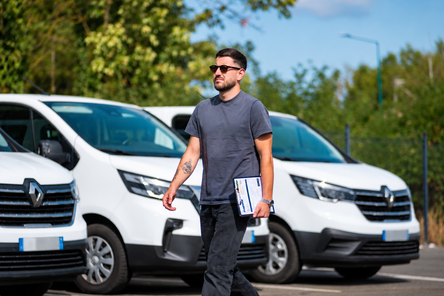Location de minibus 9 places : voyagez ensemble avec IMEDIA Location